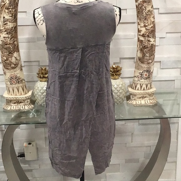 🆕 Distressed Front Pocket Sleeveless Tank Top - Picture 8 of 12